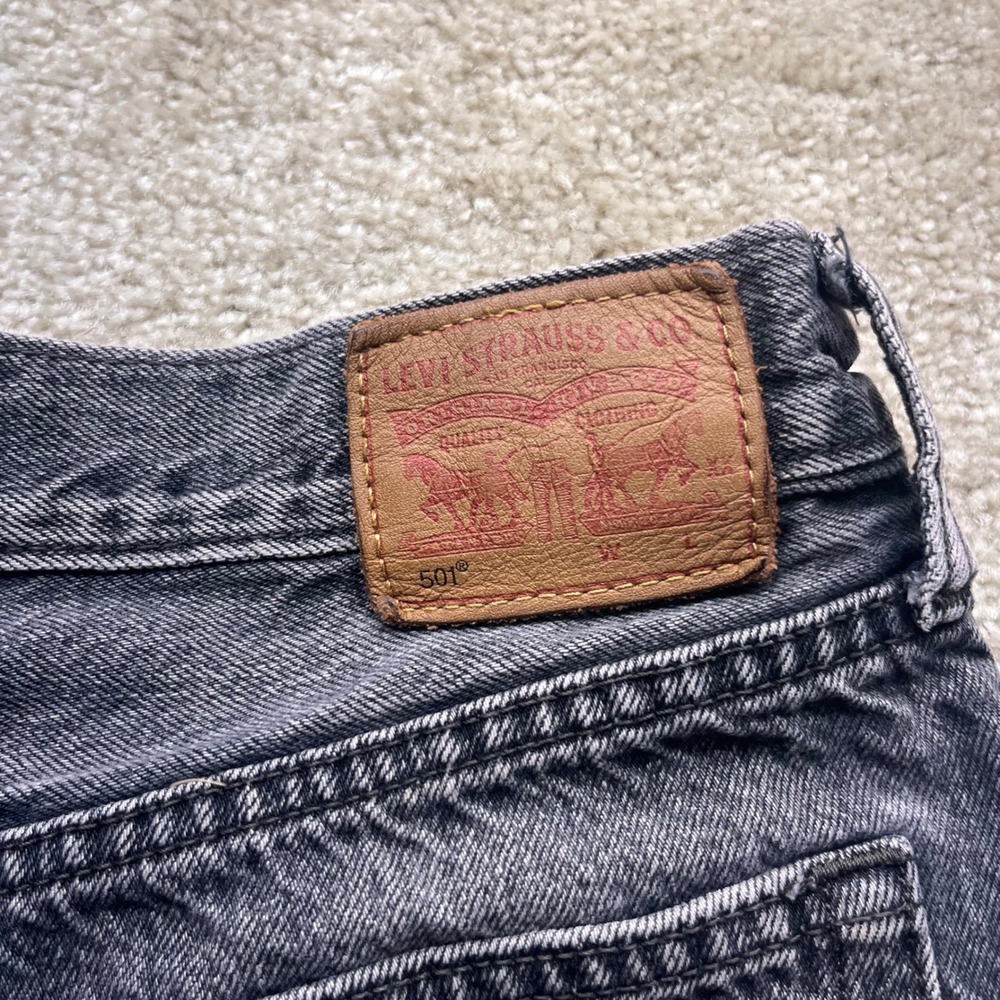 Levis 501 Original Distressed Denim Shorts Faded Black Button Fly Raw Hem 31 - Picture 5 of 6
